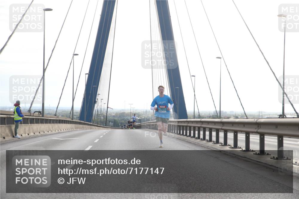 03.10.2024 - Köhlbrandbrückenlauf Jannik Wohlers http://msf.ph/oto/7177147 03.10.2024 09:16:35 Position 1 1011 meine-sportfotos.de