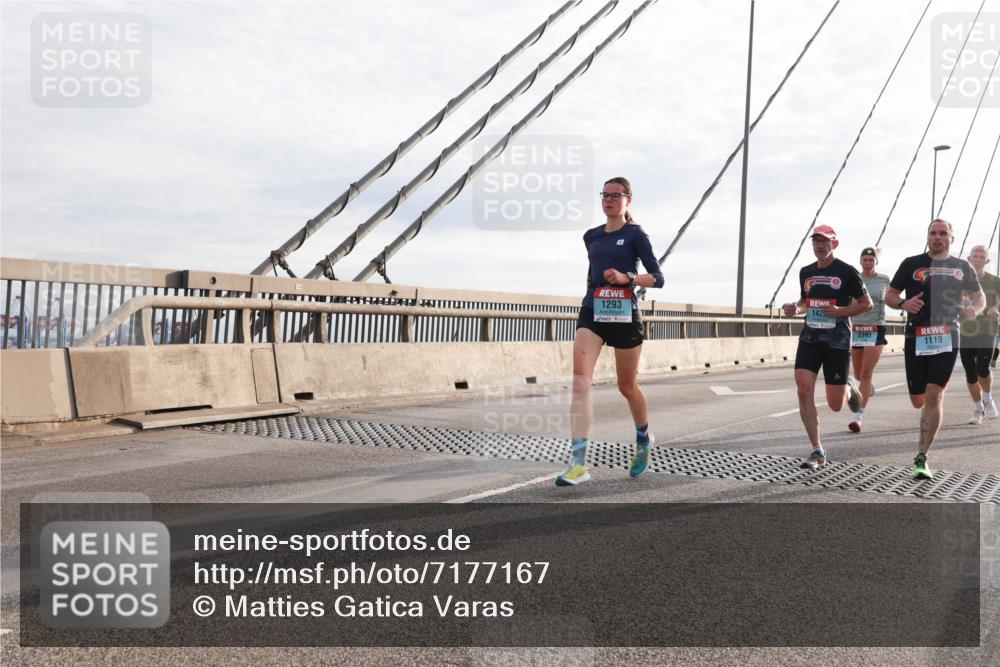 03.10.2024 - Köhlbrandbrückenlauf Matties Gatica Varas http://msf.ph/oto/7177167 03.10.2024 09:23:28 Position 2 1293, 142, 2293, 1119 meine-sportfotos.de