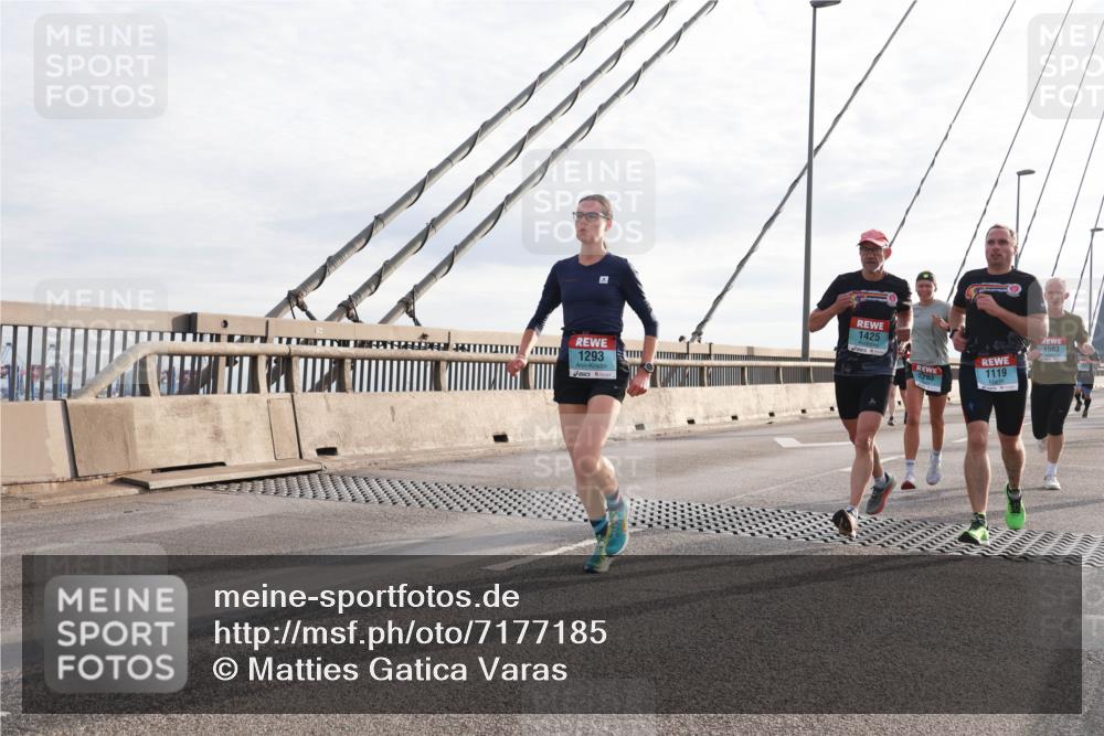 03.10.2024 - Köhlbrandbrückenlauf Matties Gatica Varas http://msf.ph/oto/7177185 03.10.2024 09:23:29 Position 2 1293, 1425, 1503, 2293, 1119 meine-sportfotos.de