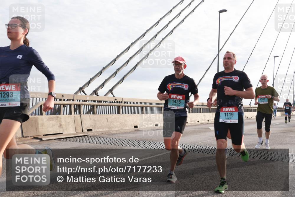 03.10.2024 - Köhlbrandbrückenlauf Matties Gatica Varas http://msf.ph/oto/7177233 03.10.2024 09:23:30 Position 2 1293, 1425, 1119, 1503 meine-sportfotos.de