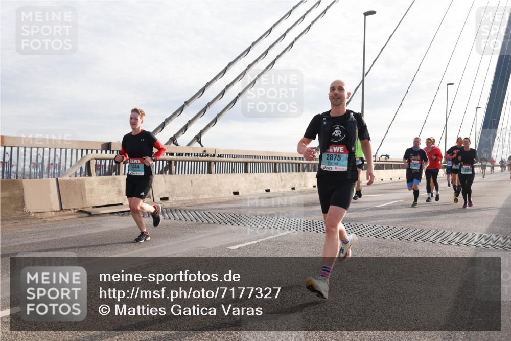 03.10.2024 - Köhlbrandbrückenlauf Matties Gatica Varas http://msf.ph/oto/7177327 03.10.2024 09:23:33 Position 2 1344, 2875, 1229 meine-sportfotos.de