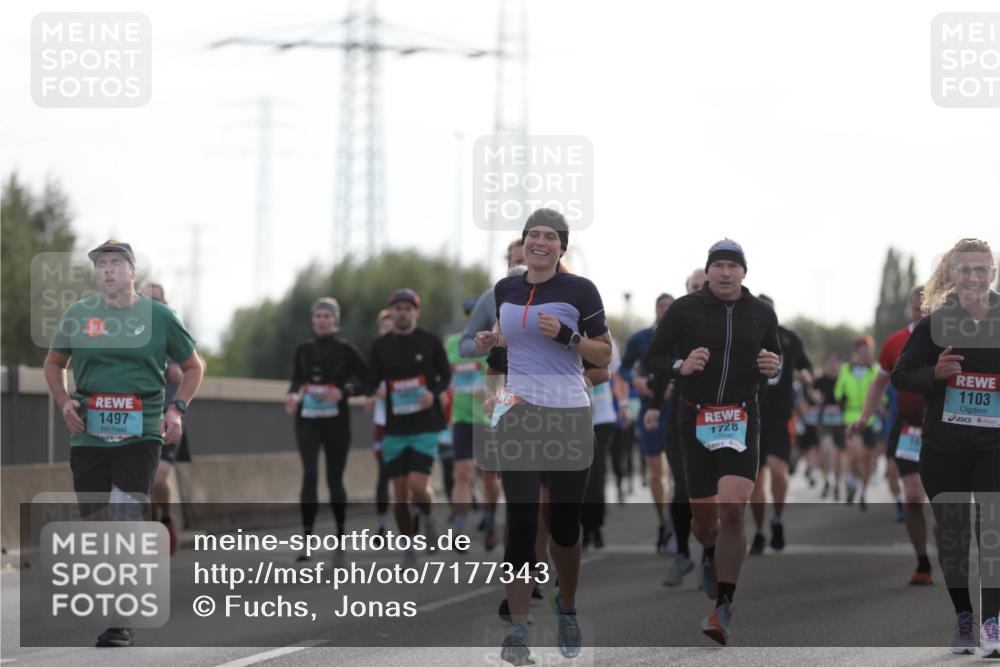 03.10.2024 - Köhlbrandbrückenlauf Fuchs,  Jonas http://msf.ph/oto/7177343 03.10.2024 09:14:45 Position 3 1497, 1728, 1103 meine-sportfotos.de
