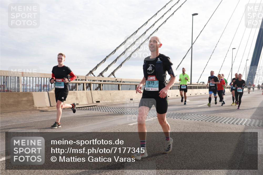 03.10.2024 - Köhlbrandbrückenlauf Matties Gatica Varas http://msf.ph/oto/7177345 03.10.2024 09:23:33 Position 2 1344, 2875 meine-sportfotos.de
