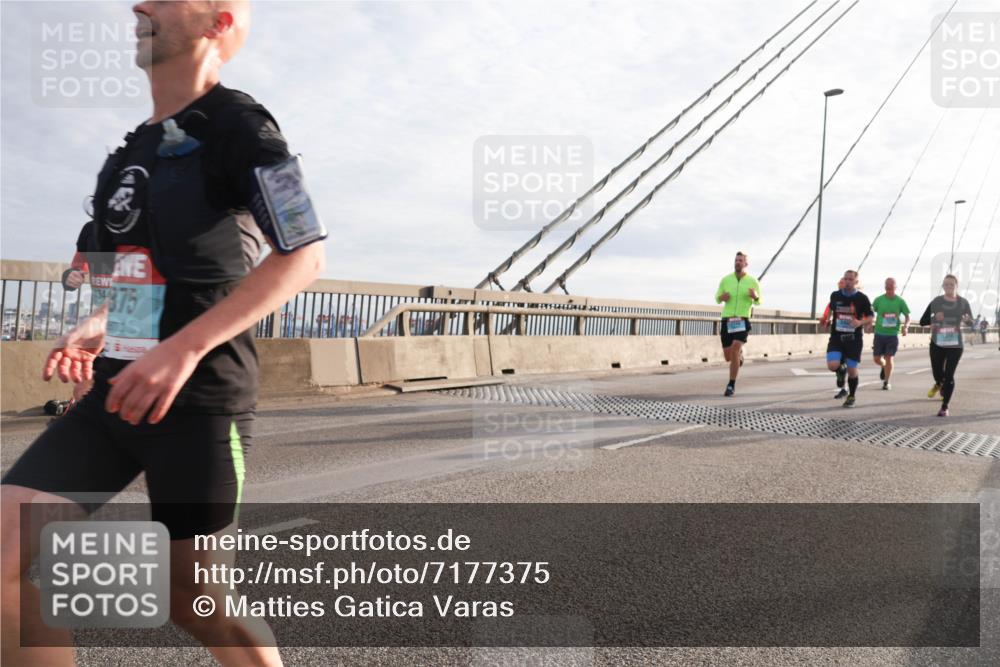03.10.2024 - Köhlbrandbrückenlauf Matties Gatica Varas http://msf.ph/oto/7177375 03.10.2024 09:23:34 Position 2 1344 meine-sportfotos.de