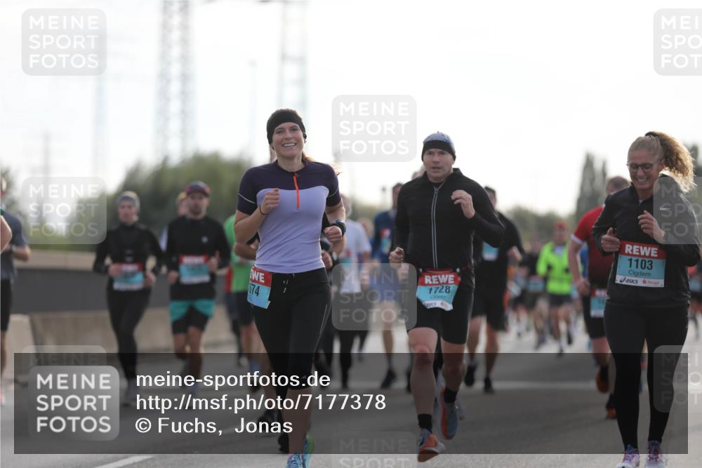 03.10.2024 - Köhlbrandbrückenlauf Fuchs,  Jonas http://msf.ph/oto/7177378 03.10.2024 09:14:46 Position 3 1103, 674, 1728 meine-sportfotos.de