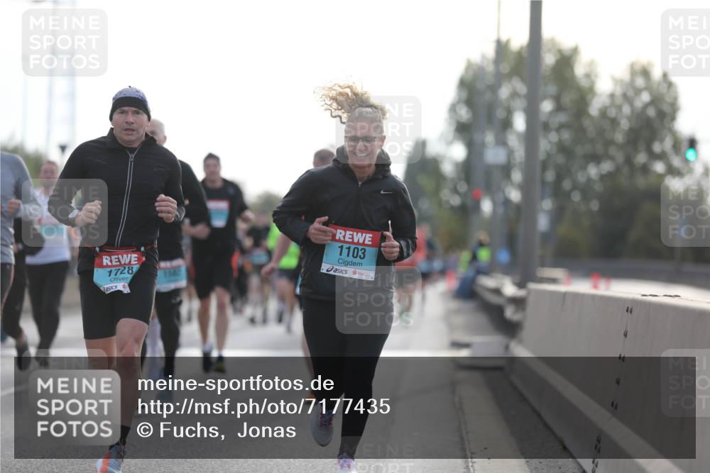 03.10.2024 - Köhlbrandbrückenlauf Fuchs,  Jonas http://msf.ph/oto/7177435 03.10.2024 09:14:47 Position 3 1728, 1541, 1103 meine-sportfotos.de