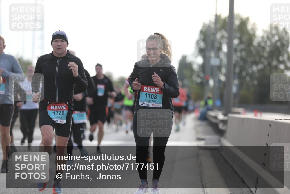 03.10.2024 - Köhlbrandbrückenlauf Fuchs,  Jonas http://msf.ph/oto/7177451 03.10.2024 09:14:47 Position 3 1728, 1341, 1103 meine-sportfotos.de
