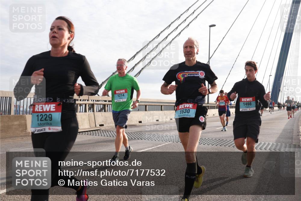 03.10.2024 - Köhlbrandbrückenlauf Matties Gatica Varas http://msf.ph/oto/7177532 03.10.2024 09:23:37 Position 2 1229, 1214, 1630, 1498 meine-sportfotos.de