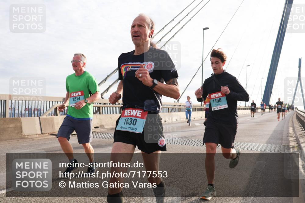 03.10.2024 - Köhlbrandbrückenlauf Matties Gatica Varas http://msf.ph/oto/7177553 03.10.2024 09:23:37 Position 2 1214, 1630, 1498 meine-sportfotos.de