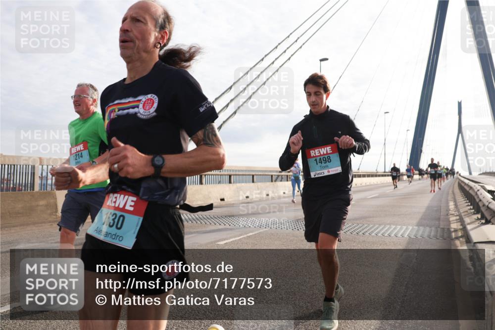 03.10.2024 - Köhlbrandbrückenlauf Matties Gatica Varas http://msf.ph/oto/7177573 03.10.2024 09:23:37 Position 2 1214, 1910, 1630, 1498 meine-sportfotos.de