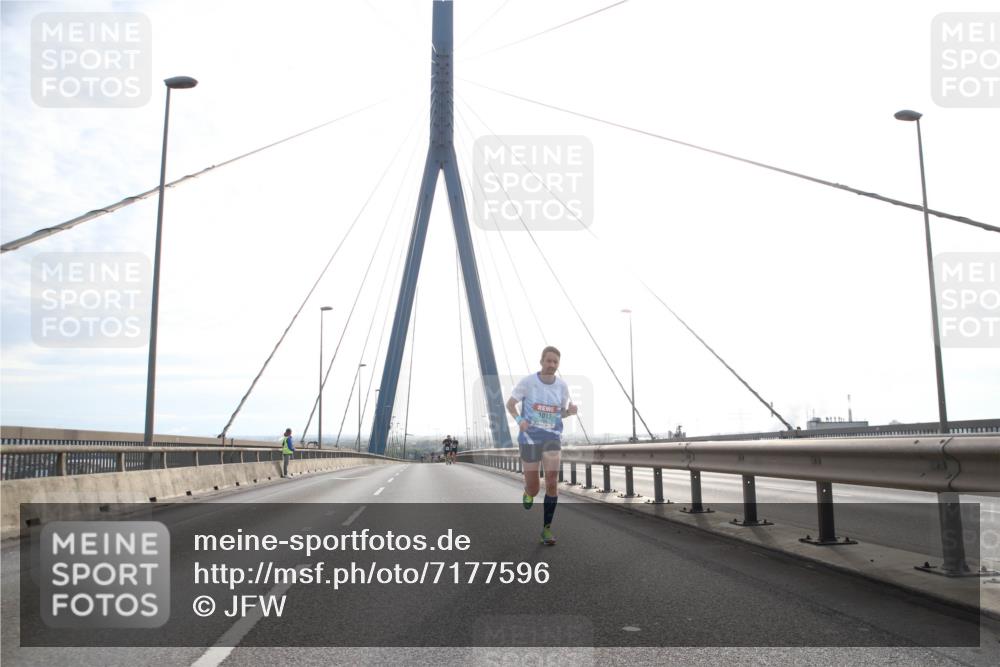 03.10.2024 - Köhlbrandbrückenlauf Jannik Wohlers http://msf.ph/oto/7177596 03.10.2024 09:16:49 Position 1 1012 meine-sportfotos.de