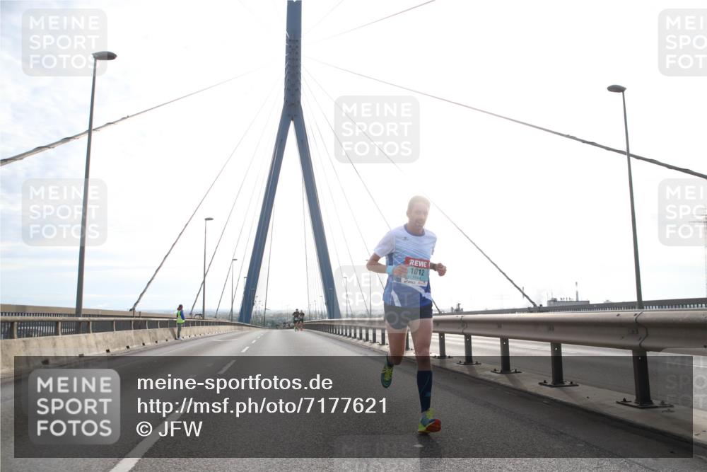 03.10.2024 - Köhlbrandbrückenlauf Jannik Wohlers http://msf.ph/oto/7177621 03.10.2024 09:16:50 Position 1 1012 meine-sportfotos.de
