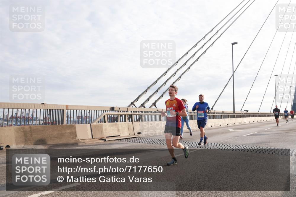 03.10.2024 - Köhlbrandbrückenlauf Matties Gatica Varas http://msf.ph/oto/7177650 03.10.2024 09:23:38 Position 2 37 meine-sportfotos.de