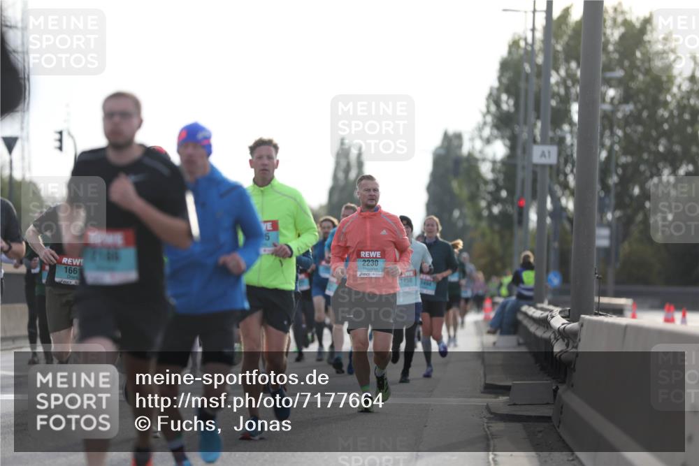 03.10.2024 - Köhlbrandbrückenlauf Fuchs,  Jonas http://msf.ph/oto/7177664 03.10.2024 09:14:52 Position 3 166, 15, 2230, 1450, 3464, 1 meine-sportfotos.de