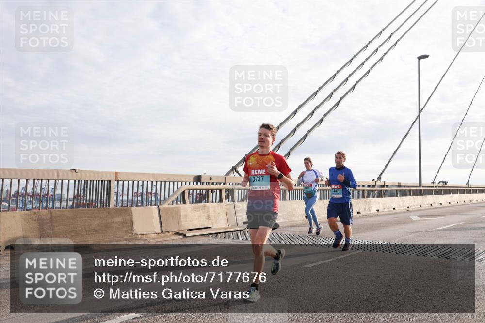 03.10.2024 - Köhlbrandbrückenlauf Matties Gatica Varas http://msf.ph/oto/7177676 03.10.2024 09:23:39 Position 2 3737, 1447 meine-sportfotos.de