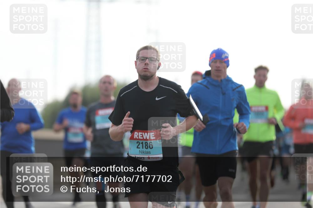 03.10.2024 - Köhlbrandbrückenlauf Fuchs,  Jonas http://msf.ph/oto/7177702 03.10.2024 09:14:53 Position 3 2186 meine-sportfotos.de