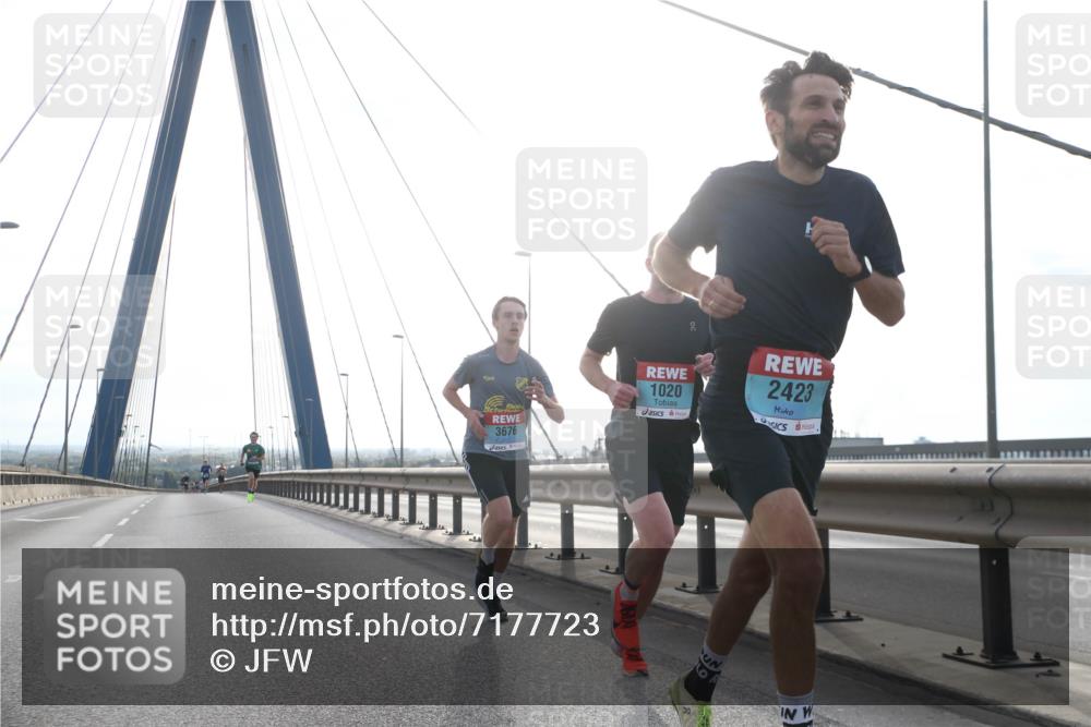 03.10.2024 - Köhlbrandbrückenlauf Jannik Wohlers http://msf.ph/oto/7177723 03.10.2024 09:17:00 Position 1 06, 3676, 1020, 2423 meine-sportfotos.de
