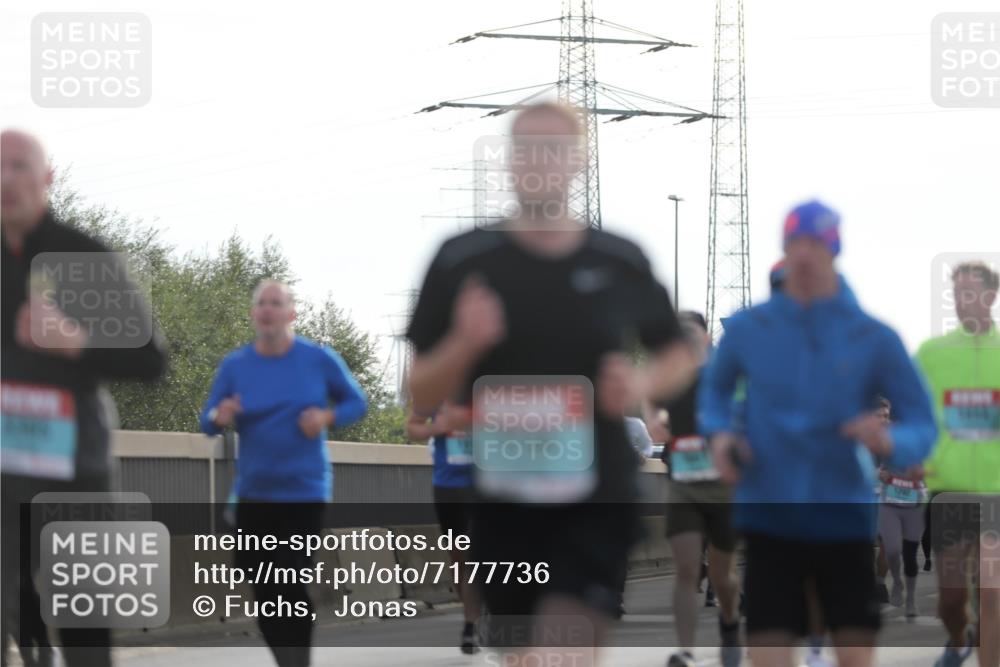 03.10.2024 - Köhlbrandbrückenlauf Fuchs,  Jonas http://msf.ph/oto/7177736 03.10.2024 09:14:54 Position 3  meine-sportfotos.de