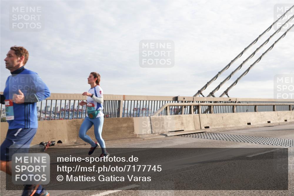 03.10.2024 - Köhlbrandbrückenlauf Matties Gatica Varas http://msf.ph/oto/7177745 03.10.2024 09:23:40 Position 2 33 meine-sportfotos.de