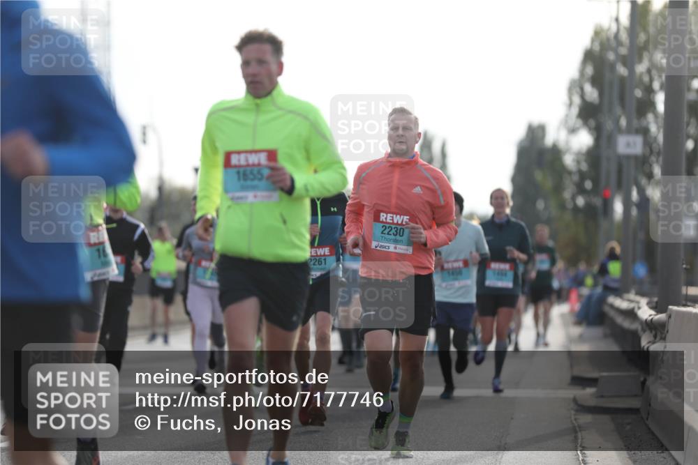 03.10.2024 - Köhlbrandbrückenlauf Fuchs,  Jonas http://msf.ph/oto/7177746 03.10.2024 09:14:55 Position 3 16, 1655, 2261, 2230, 1450 meine-sportfotos.de