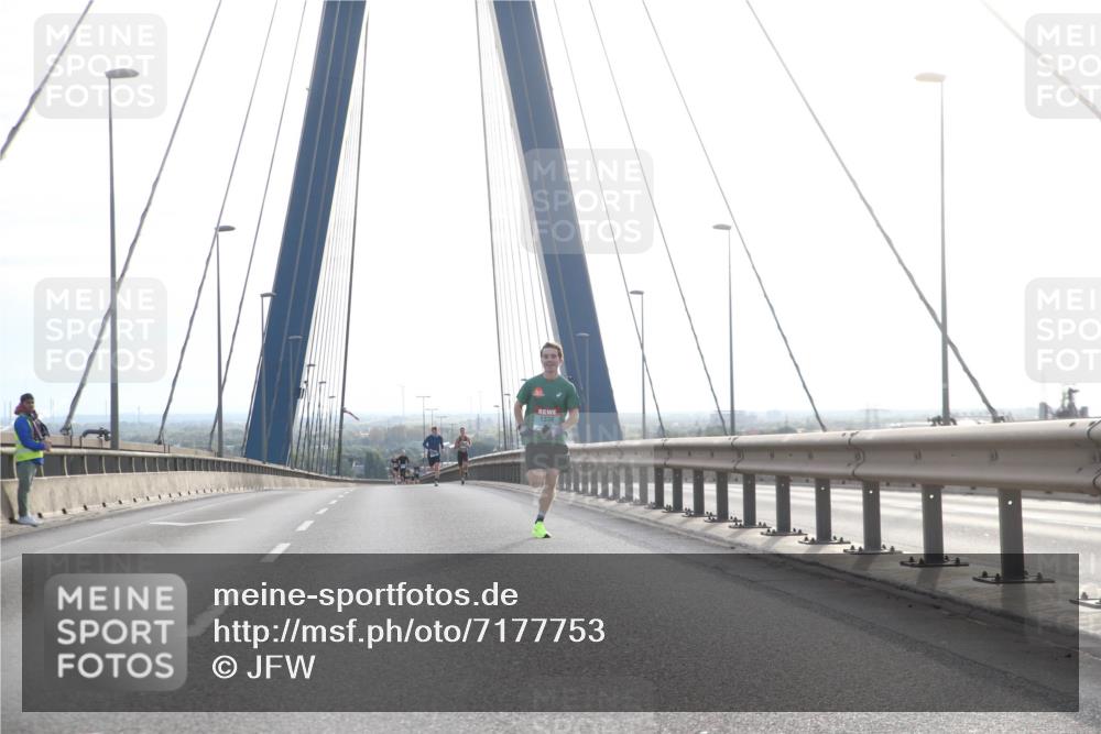 03.10.2024 - Köhlbrandbrückenlauf Jannik Wohlers http://msf.ph/oto/7177753 03.10.2024 09:17:03 Position 1  meine-sportfotos.de