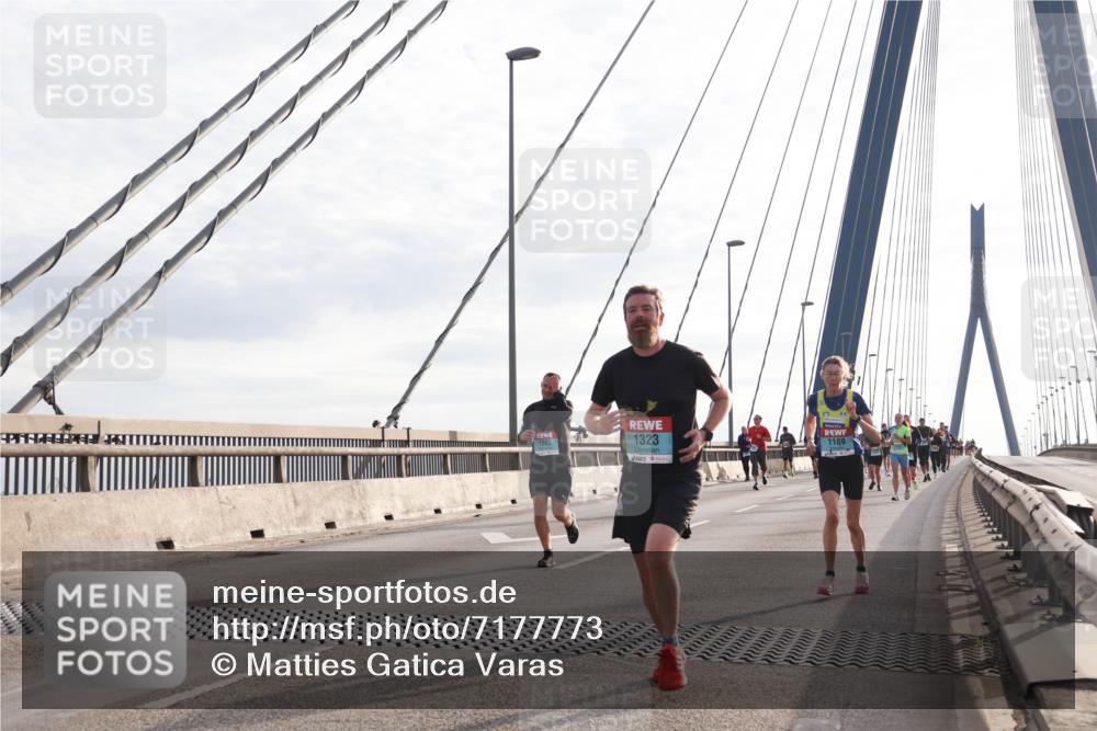 03.10.2024 - Köhlbrandbrückenlauf Matties Gatica Varas http://msf.ph/oto/7177773 03.10.2024 09:23:42 Position 2 1983, 1323, 1189 meine-sportfotos.de