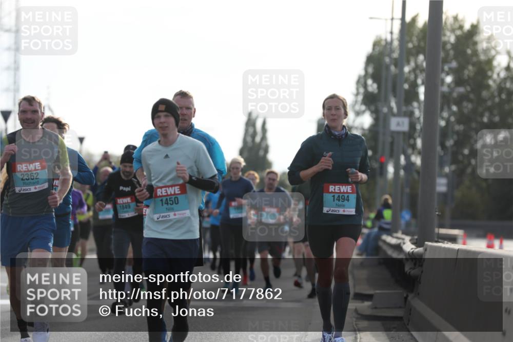03.10.2024 - Köhlbrandbrückenlauf Fuchs,  Jonas http://msf.ph/oto/7177862 03.10.2024 09:14:59 Position 3 2362, 1849, 1450, 1494 meine-sportfotos.de