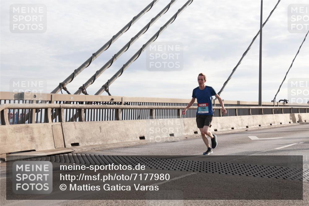 03.10.2024 - Köhlbrandbrückenlauf Matties Gatica Varas http://msf.ph/oto/7177980 03.10.2024 09:23:45 Position 2 1354 meine-sportfotos.de