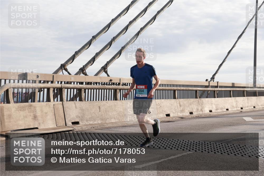 03.10.2024 - Köhlbrandbrückenlauf Matties Gatica Varas http://msf.ph/oto/7178053 03.10.2024 09:23:46 Position 2 6, 1354 meine-sportfotos.de