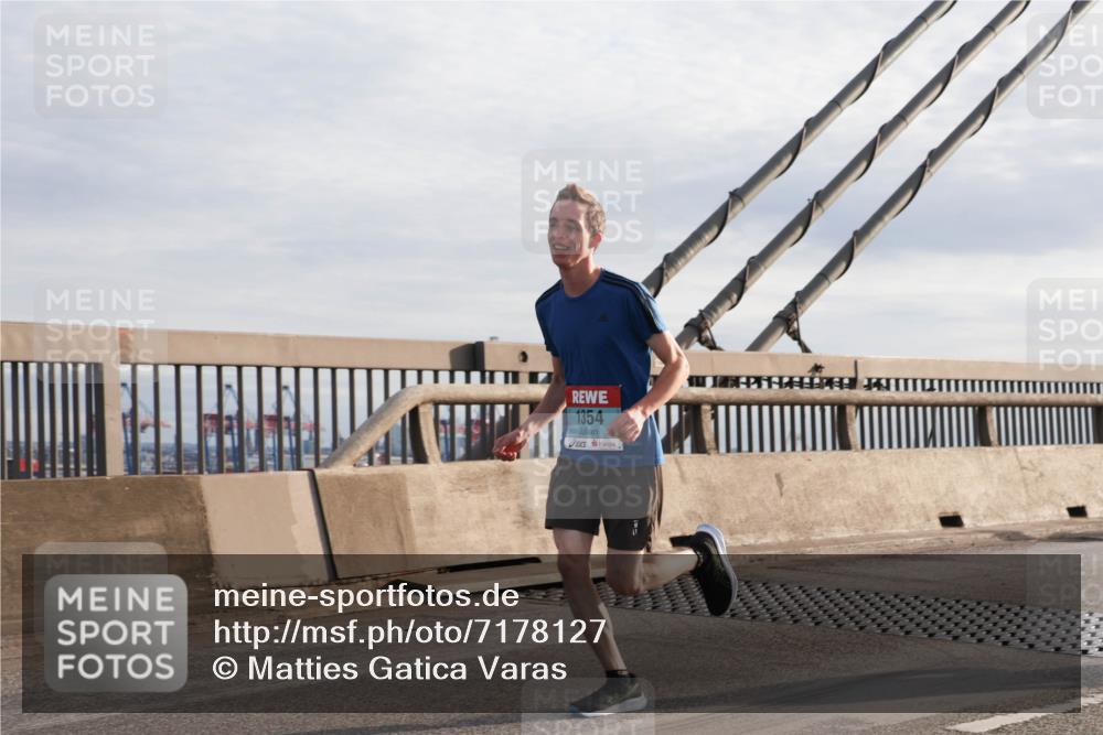 03.10.2024 - Köhlbrandbrückenlauf Matties Gatica Varas http://msf.ph/oto/7178127 03.10.2024 09:23:47 Position 2 1354 meine-sportfotos.de