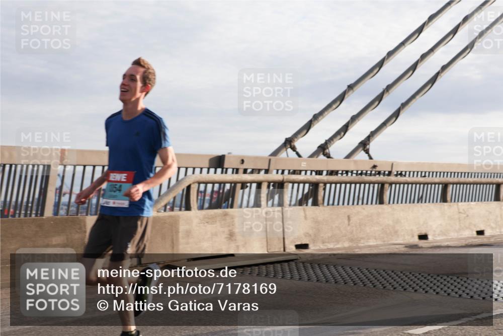 03.10.2024 - Köhlbrandbrückenlauf Matties Gatica Varas http://msf.ph/oto/7178169 03.10.2024 09:23:47 Position 2 7790 meine-sportfotos.de