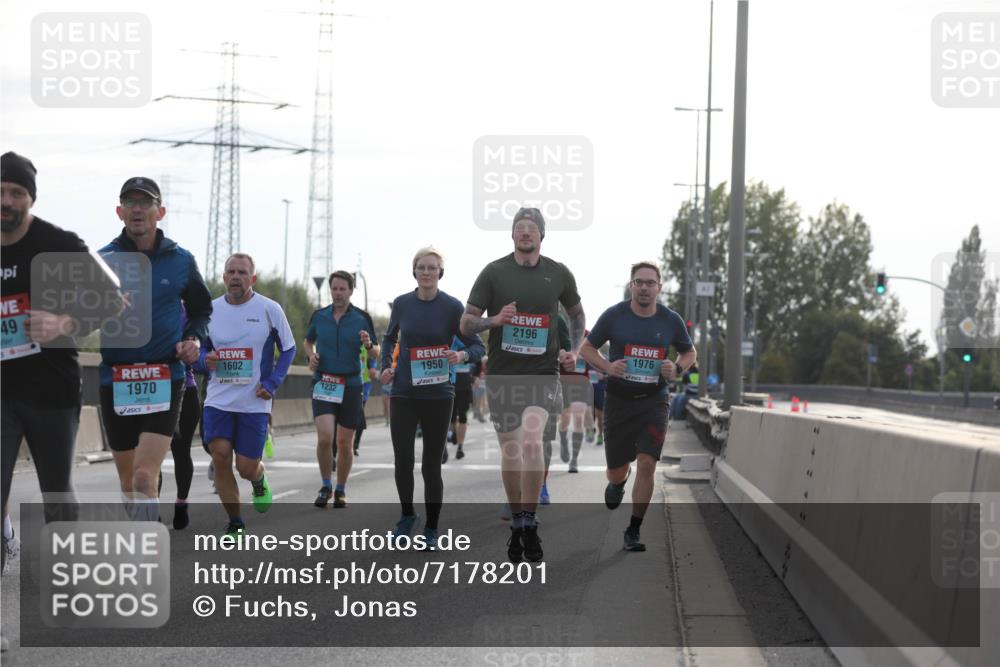 03.10.2024 - Köhlbrandbrückenlauf Fuchs,  Jonas http://msf.ph/oto/7178201 03.10.2024 09:15:05 Position 3 49, 1970, 1602, 1232, 1950, 2196, 1976 meine-sportfotos.de
