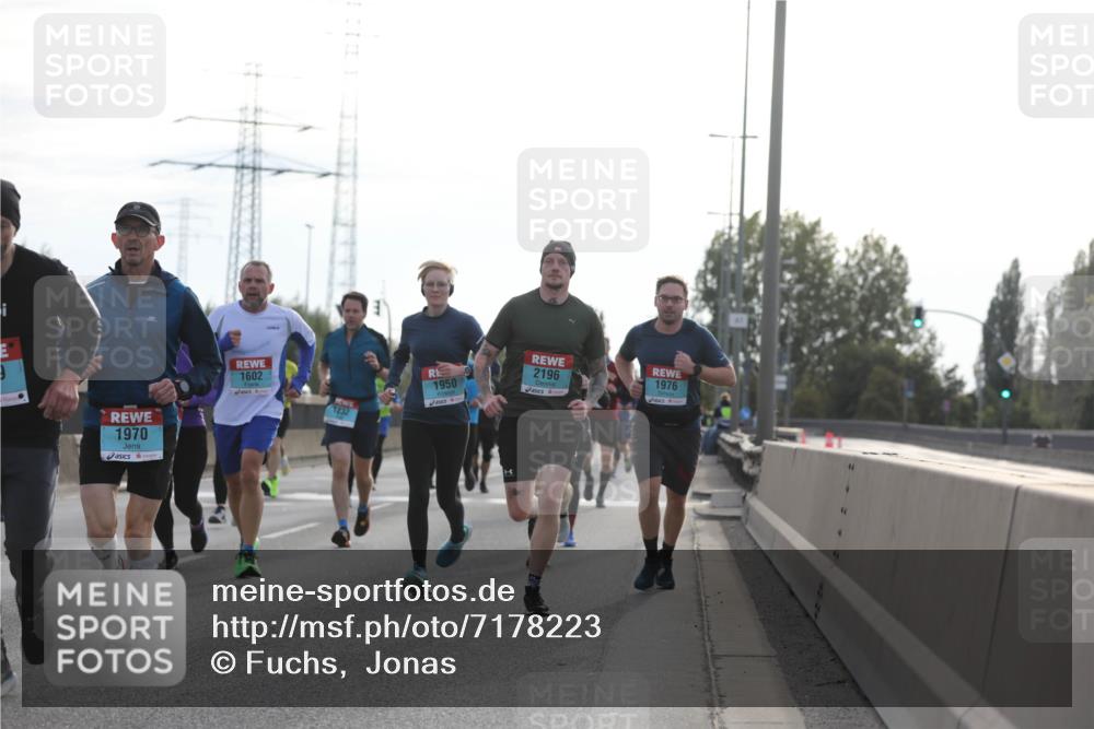 03.10.2024 - Köhlbrandbrückenlauf Fuchs,  Jonas http://msf.ph/oto/7178223 03.10.2024 09:15:05 Position 3 1970, 1602, 1232, 2196, 1976, 1950 meine-sportfotos.de