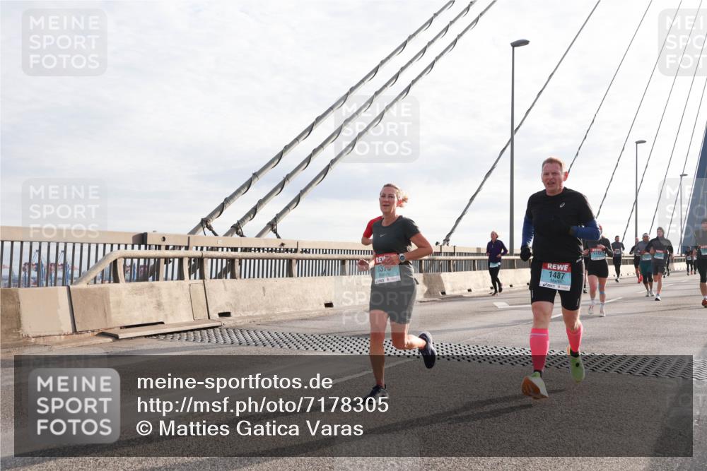 03.10.2024 - Köhlbrandbrückenlauf Matties Gatica Varas http://msf.ph/oto/7178305 03.10.2024 09:23:50 Position 2 1378, 1487, 1112 meine-sportfotos.de