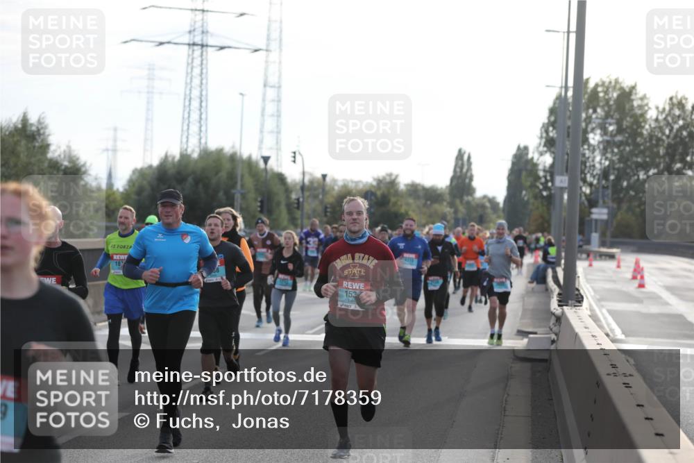 03.10.2024 - Köhlbrandbrückenlauf Fuchs,  Jonas http://msf.ph/oto/7178359 03.10.2024 09:15:10 Position 3 9, 187, 153 meine-sportfotos.de