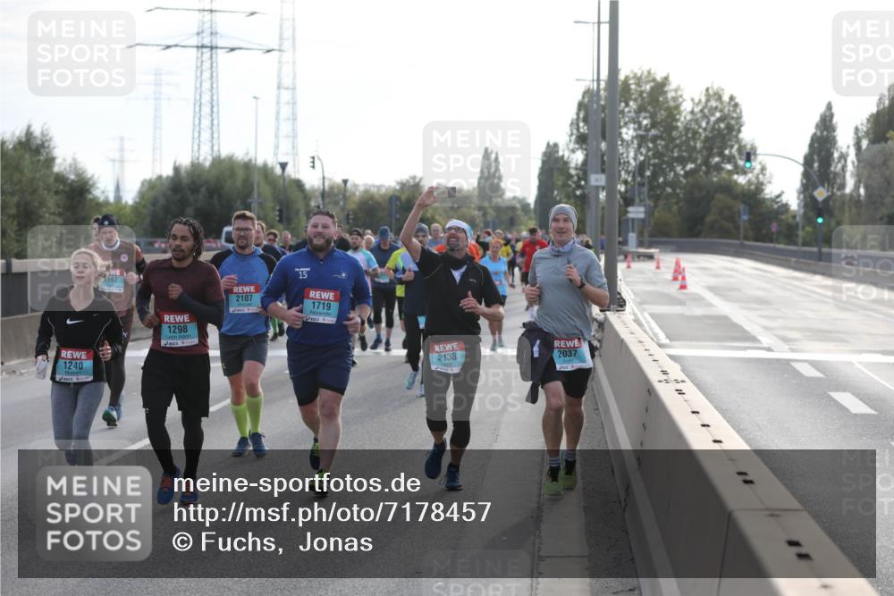 03.10.2024 - Köhlbrandbrückenlauf Fuchs,  Jonas http://msf.ph/oto/7178457 03.10.2024 09:15:15 Position 3 1597, 1240, 1298, 2107, 15, 1719, 2138, 2037 meine-sportfotos.de