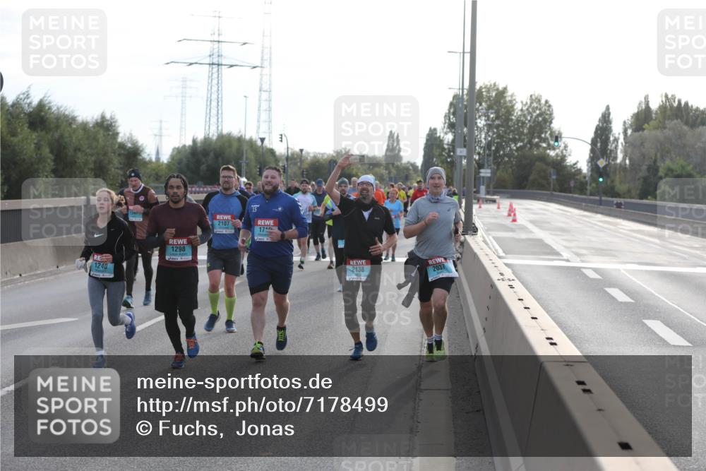 03.10.2024 - Köhlbrandbrückenlauf Fuchs,  Jonas http://msf.ph/oto/7178499 03.10.2024 09:15:15 Position 3 1597, 1240, 1298, 2107, 17, 2138, 2037 meine-sportfotos.de