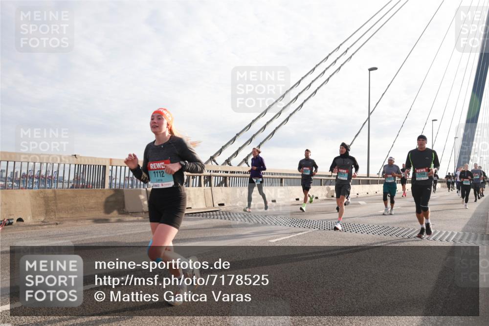 03.10.2024 - Köhlbrandbrückenlauf Matties Gatica Varas http://msf.ph/oto/7178525 03.10.2024 09:23:53 Position 2 1112, 1572, 1350 meine-sportfotos.de
