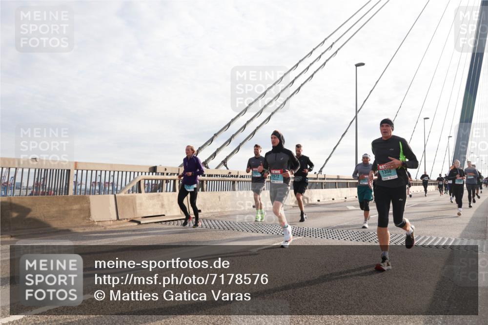 03.10.2024 - Köhlbrandbrückenlauf Matties Gatica Varas http://msf.ph/oto/7178576 03.10.2024 09:23:53 Position 2 1314, 1572, 1350 meine-sportfotos.de