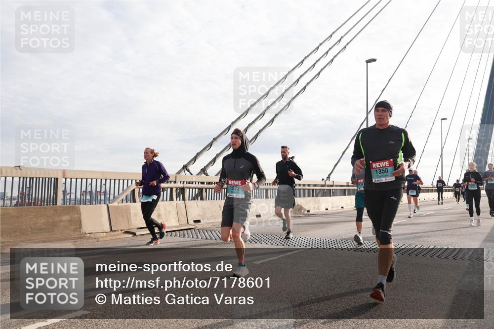 03.10.2024 - Köhlbrandbrückenlauf Matties Gatica Varas http://msf.ph/oto/7178601 03.10.2024 09:23:54 Position 2 132, 1350, 1572 meine-sportfotos.de