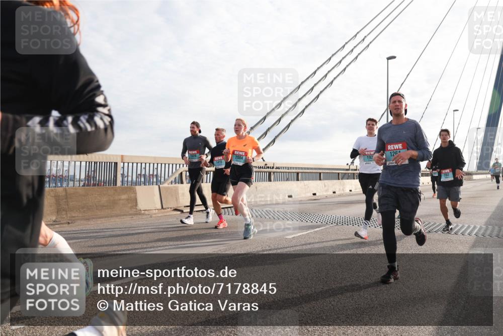 03.10.2024 - Köhlbrandbrückenlauf Matties Gatica Varas http://msf.ph/oto/7178845 03.10.2024 09:23:58 Position 2 1026, 2004, 1261, 192, 1415, 1102 meine-sportfotos.de