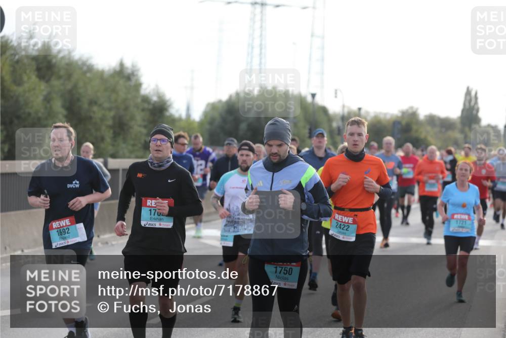 03.10.2024 - Köhlbrandbrückenlauf Fuchs,  Jonas http://msf.ph/oto/7178867 03.10.2024 09:15:19 Position 3 1692, 170, 1750, 2422, 1721 meine-sportfotos.de