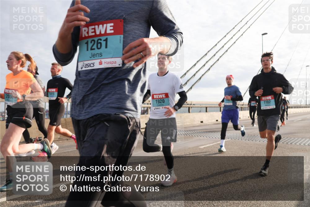 03.10.2024 - Köhlbrandbrückenlauf Matties Gatica Varas http://msf.ph/oto/7178902 03.10.2024 09:23:59 Position 2 2004, 1415, 1261, 1920, 1046, 1102 meine-sportfotos.de