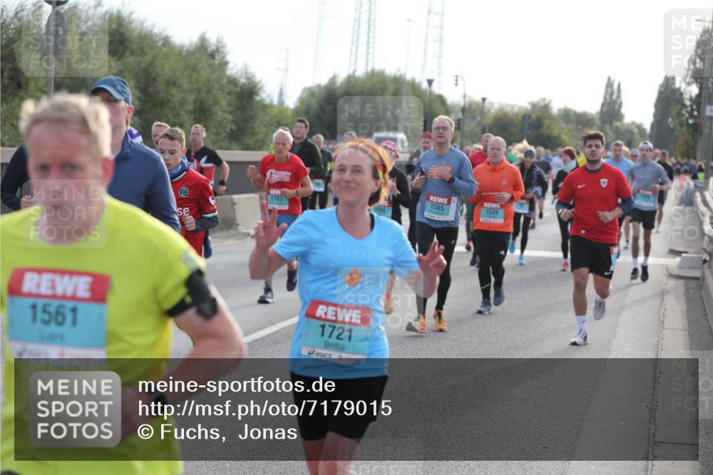 03.10.2024 - Köhlbrandbrückenlauf Fuchs,  Jonas http://msf.ph/oto/7179015 03.10.2024 09:15:23 Position 3 1561, 26, 1703, 1565, 1686, 1539, 1721 meine-sportfotos.de