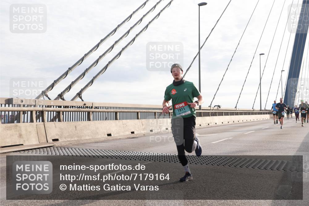 03.10.2024 - Köhlbrandbrückenlauf Matties Gatica Varas http://msf.ph/oto/7179164 03.10.2024 09:24:04 Position 2 1911 meine-sportfotos.de