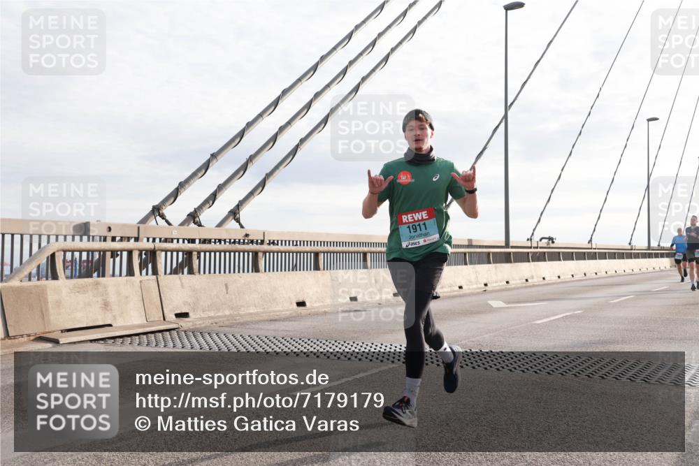 03.10.2024 - Köhlbrandbrückenlauf Matties Gatica Varas http://msf.ph/oto/7179179 03.10.2024 09:24:04 Position 2 1911 meine-sportfotos.de