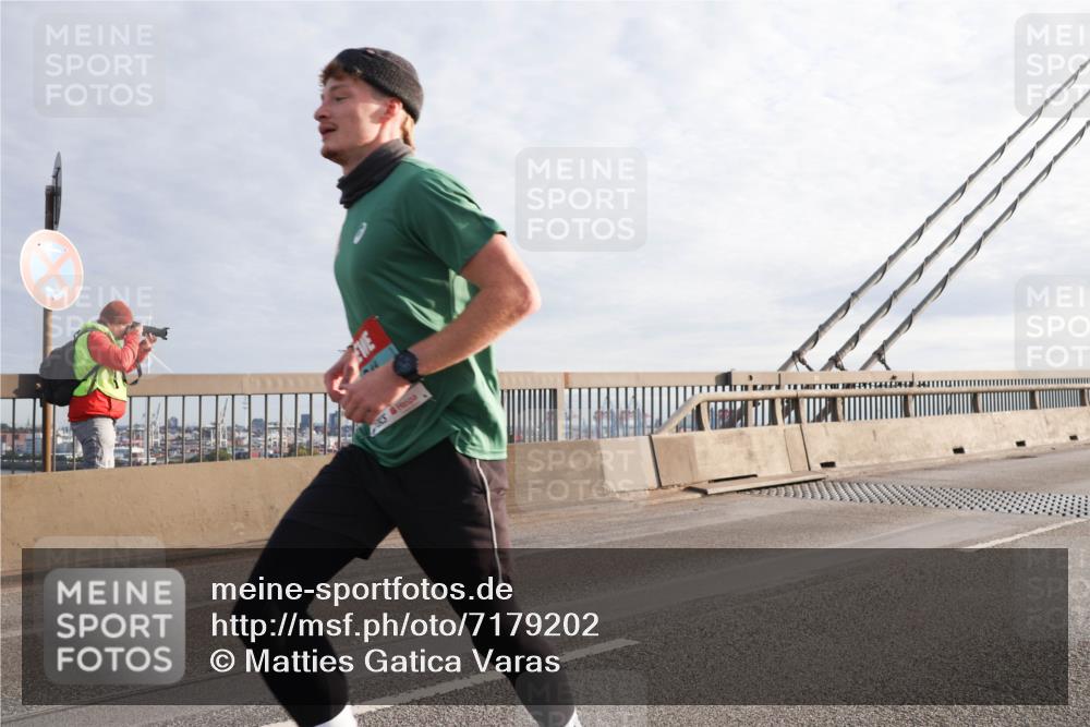 03.10.2024 - Köhlbrandbrückenlauf Matties Gatica Varas http://msf.ph/oto/7179202 03.10.2024 09:24:05 Position 2  meine-sportfotos.de