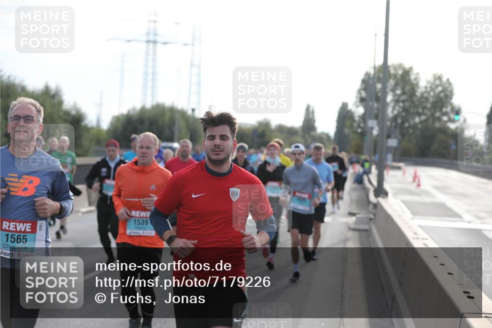 03.10.2024 - Köhlbrandbrückenlauf Fuchs,  Jonas http://msf.ph/oto/7179226 03.10.2024 09:15:26 Position 3 1565, 1565, 1539 meine-sportfotos.de