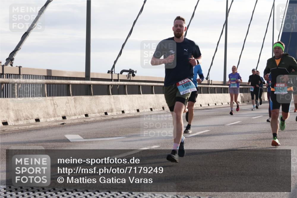 03.10.2024 - Köhlbrandbrückenlauf Matties Gatica Varas http://msf.ph/oto/7179249 03.10.2024 09:24:07 Position 2 1969, 1107, 1340 meine-sportfotos.de
