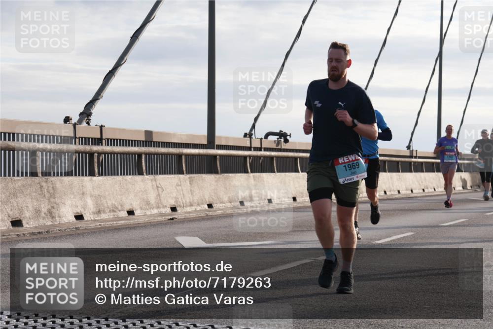03.10.2024 - Köhlbrandbrückenlauf Matties Gatica Varas http://msf.ph/oto/7179263 03.10.2024 09:24:07 Position 2 1969, 1107 meine-sportfotos.de